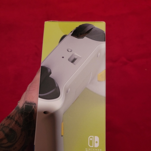 Pokemon Wireless Controller for Nintendo Switch - Picture 2 of 6